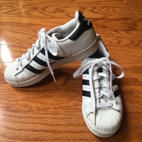 Adidas size 5.5 womans superstar sneakers - Picture 7 of 7